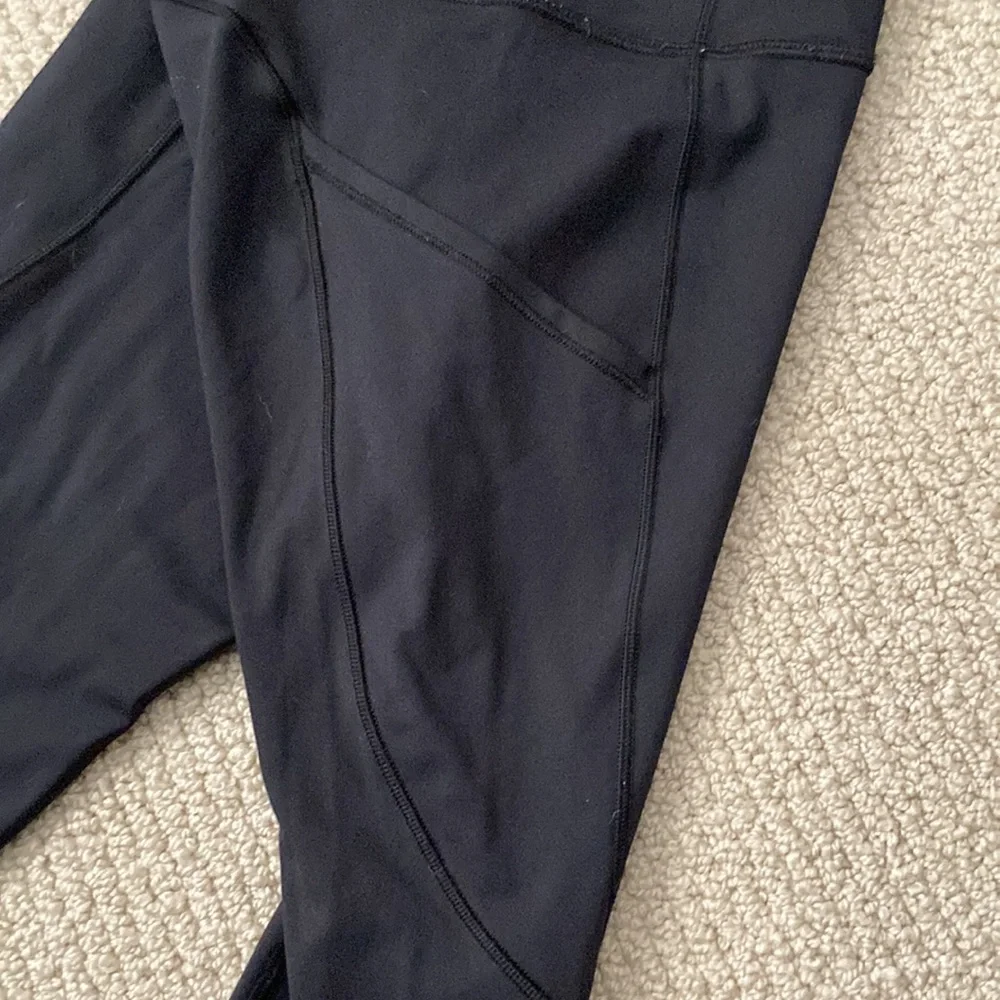 Lululemon Fast and Free High Rise Tight 25” 2017 Black Size 6 Nulux Pockets EUC